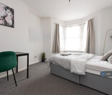 1 bedroom in a flat share to rent - Photo 2