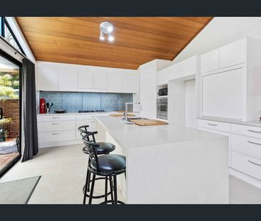 6 Wedgebill Parade, Burleigh Waters, Qld 4220 - Photo 2