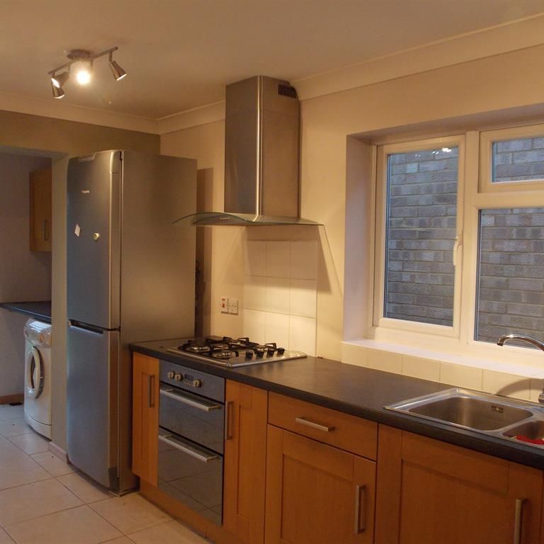 4 bedroom bungalow to rent - Photo 1