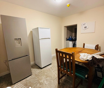 1 bedroom in a house share to rent - Photo 1