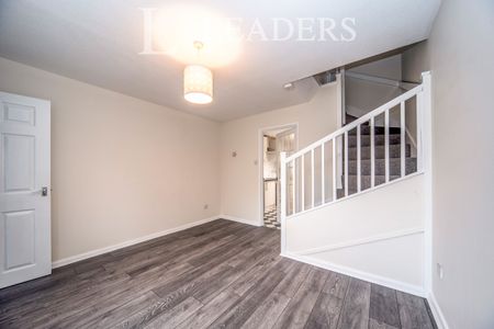 2 bedroom house to rent Queensbury Close, Bedford, Bedfordshire, MK40 - Photo 2