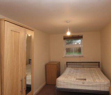 1 Bed Flat, Russell Street, RG1 - Photo 2