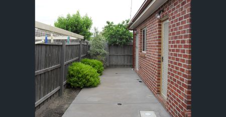 2 BEDROOM REAR UNIT - Photo 5