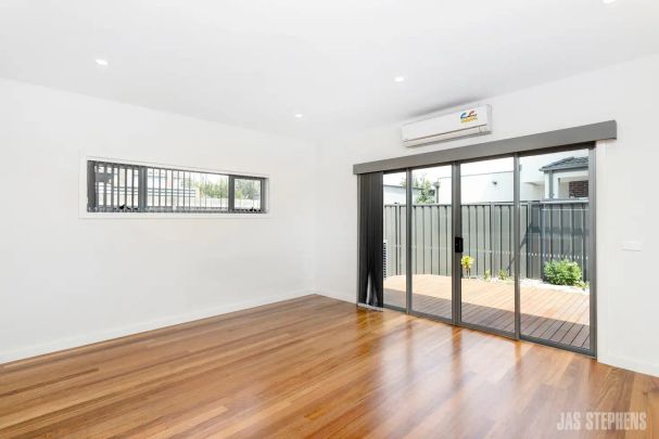 2/27 Balmoral Street, Braybrook VIC 3019 - Photo 1