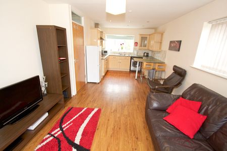 42 Barnsdale Close - Photo 2