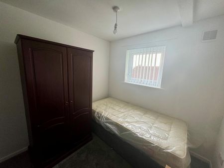 5 bedroom semi-detached house to rent - Photo 3