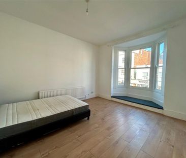 1 bedroom in a flat share to rent - Photo 4