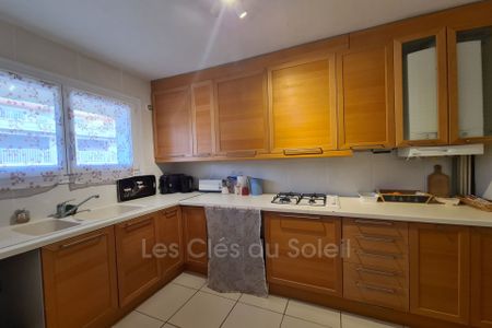 Location appartement 3 pièces 58 m² Bandol - Photo 4