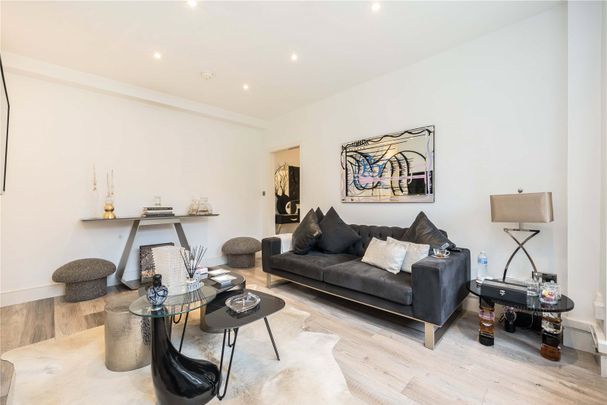 Pembroke Road, Kensington, W8, London - Photo 1