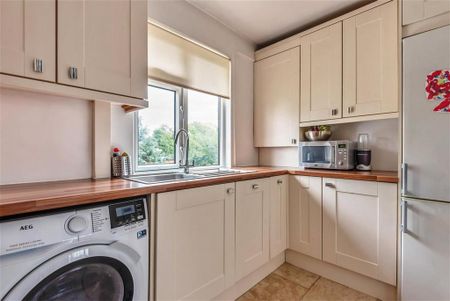 3 bedroom apartment to rent - Photo 2