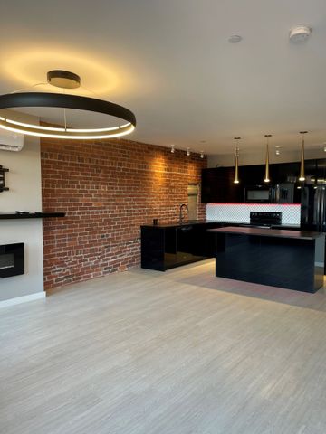 28 King Street 501 - Photo 2