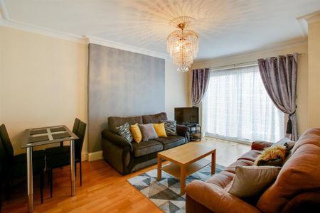 4 bedroom semi-detached house to rent - Photo 2