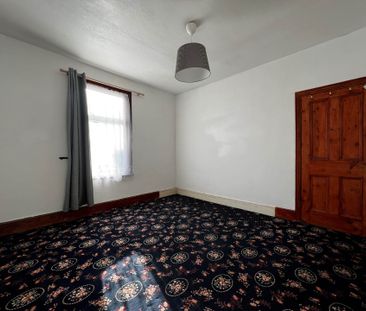Guide Price £2,600 pcm - Available Now - Unfurnished - Photo 4