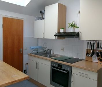 Super Wohnlage in der Adolfstraße ! Schöne Dachgeschoss Wohnung - Photo 1