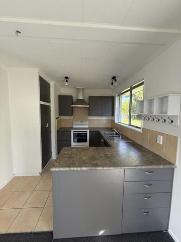 Sunny Family Home in Renwick - Photo 5