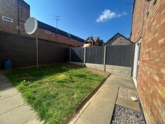 LAINDON, BASILDON - Photo 1