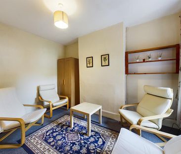 3 bedroom private hall to rent - Photo 1