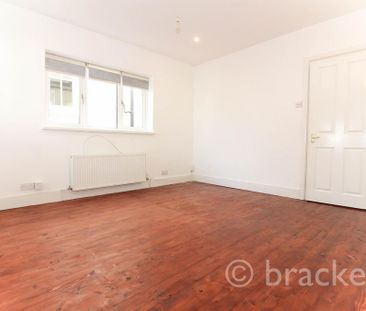 4 bedroom semi-detached house to rent - Photo 4