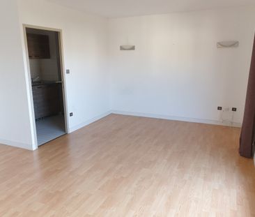 Location Appartement 3 pièces 66m² MARSEILLE 8ème - Photo 2