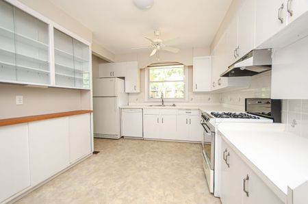 For Lease - 850 Killeen Avenue, McKellar Heights - Glabar Park and Area, Ontario - Photo 4