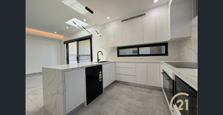 Brand New 5 Bedroom Duplex In Busby! - Photo 5