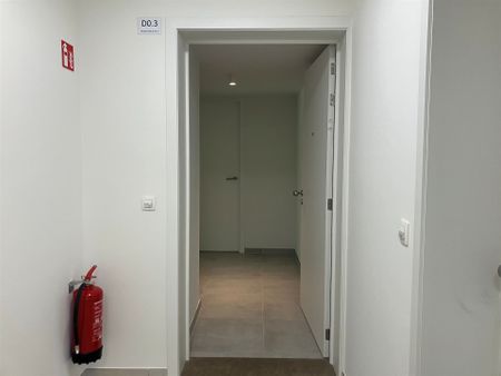 Gelijkvloersappartement met 2 slaapkamers en terras. - Photo 2