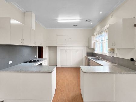 7 Victoria Street, Ironbark - Photo 3