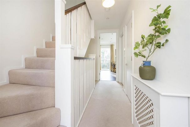 4 bedroom end of terrace house to rent - Photo 1