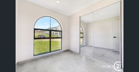 Prime Location! - Photo 2