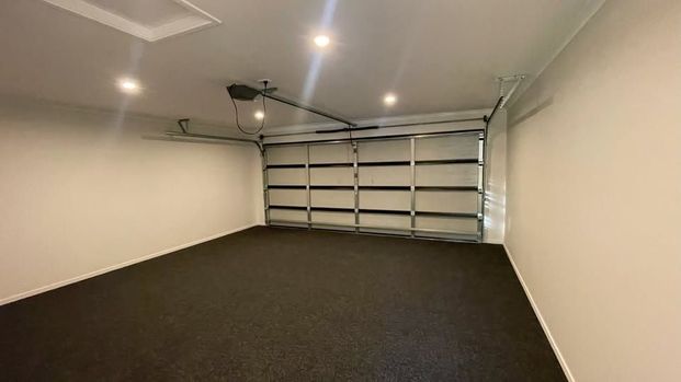 1 room with own bathroom available in House - Photo 1