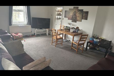 3 Bed Flat, Maple Court, SM4 - Photo 2