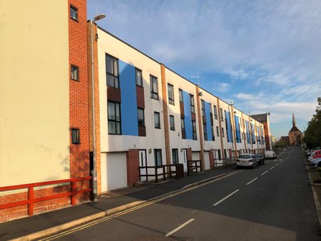 3 Bed Terraced House, Greenwood Terrace, M5 - Photo 2