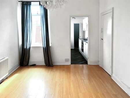 3 bedroom flat to rent - Photo 3
