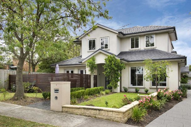 Location & Sophistication - Photo 1