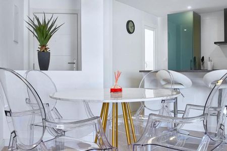 2 bedroom luxury Flat for rent in Nueva Andalucia, Andalusia - Photo 2