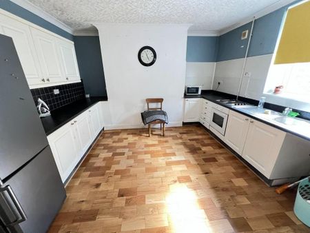 3 bedroom terraced house to rent - Photo 4