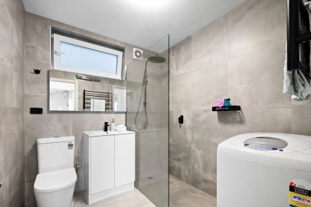 Ideal apartment living in Glen Iris - Photo 3