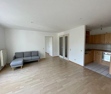 Zentral, hell & charmant: 2-Zimmer-Wohnung mit Balkon - Foto 3
