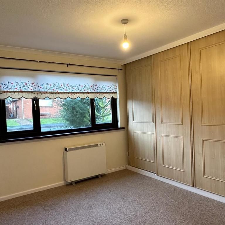 2 bedroom detached bungalow to rent - Photo 1