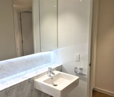 Wooo.!! 2 Beds 2 Bath As New Apartment! Facing Beautiful Garden, Qu... - Photo 6