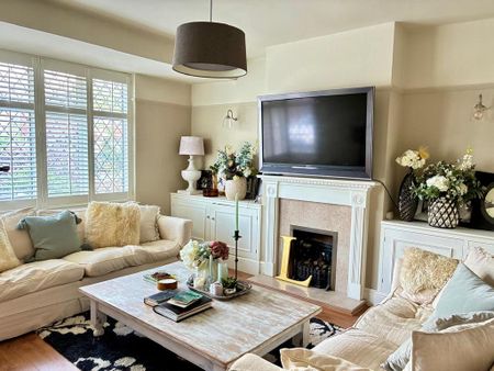 5 bedroom semi-detached house to rent - Photo 2