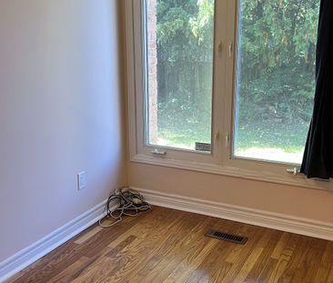 For Lease - 283 Port Royal Trail, Toronto, Ontario - Photo 4