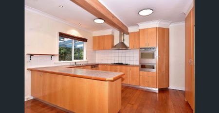 Great Family home with excellent location. - Photo 5