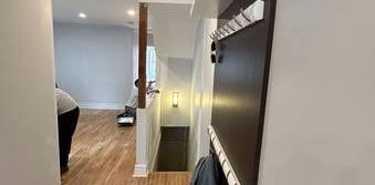 Beautiful Leslieville/Film District 2 Bdrm Renovated Suite for Rent - Photo 2