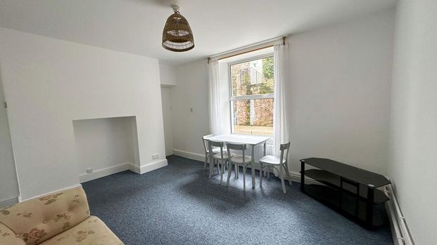 2 bedroom ground floor flat to rent - Photo 1