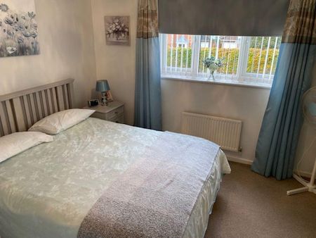 3 bedroom detached house to rent - Photo 3