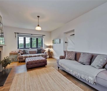 A semi-detached character cottage with a modern interior in the sou... - Photo 2