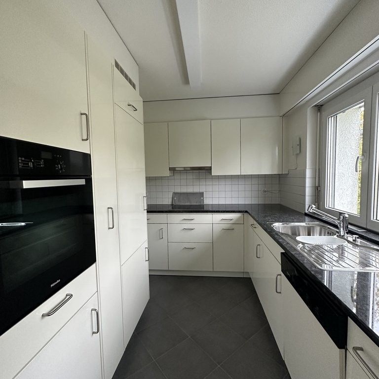 Rent a 4 ½ rooms apartment in Neuhausen - Photo 1