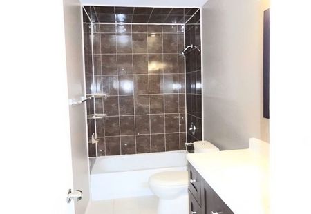For Lease - 19 Wetmeadow Drive, Brampton, Ontario - Photo 2