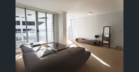 Fully Furnished stylish 2 bedroom apartment near World Square - Photo 3